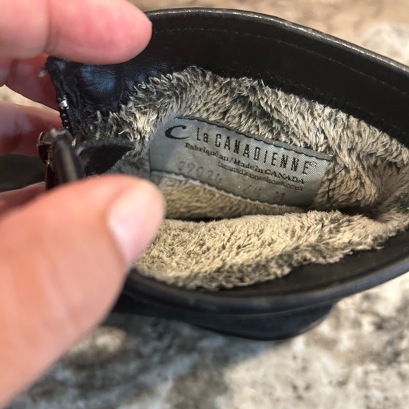 La CANADIENNE Black suede Ankle Boot, 6.5, soft lining. Has wear/stains but GUC - Picture 5 of 11